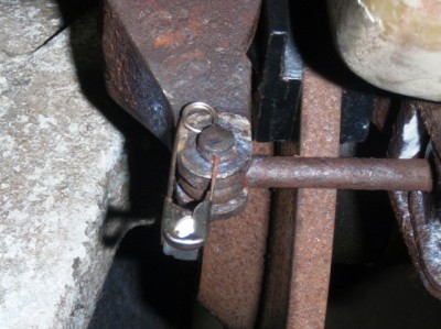 handbrake caliper may 2010 001.JPG and 